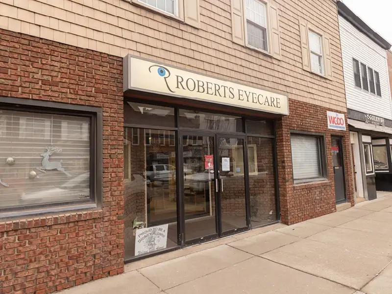 Entrance to Roberts Eyecare