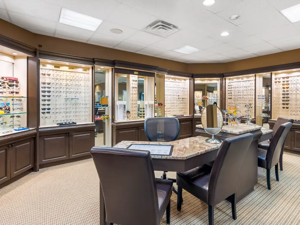 Showroom and frame displays