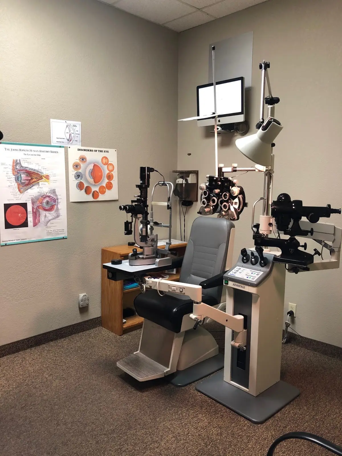 Exam room with medical equipment at Green Valley Alvernon Optical.