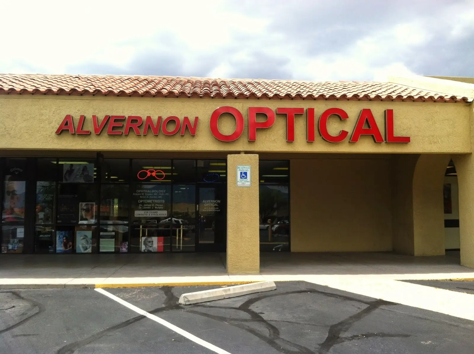 Entrance at Green Valley Alvernon Optical.