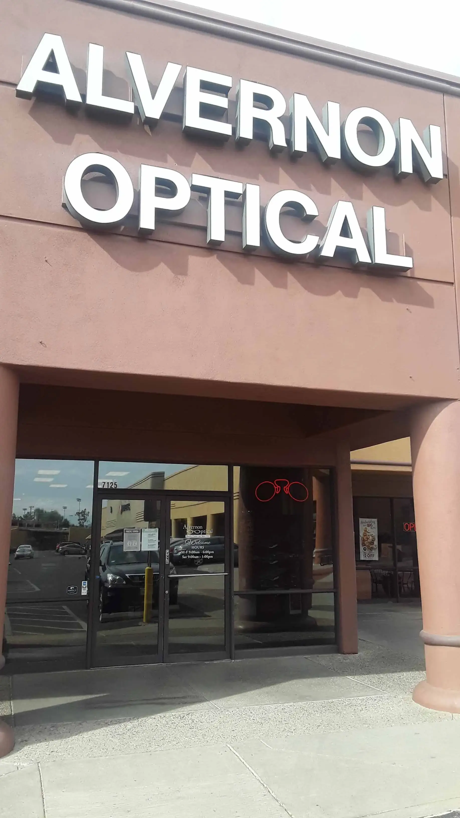 External Office view at Alvernon Optical Tanque Verde