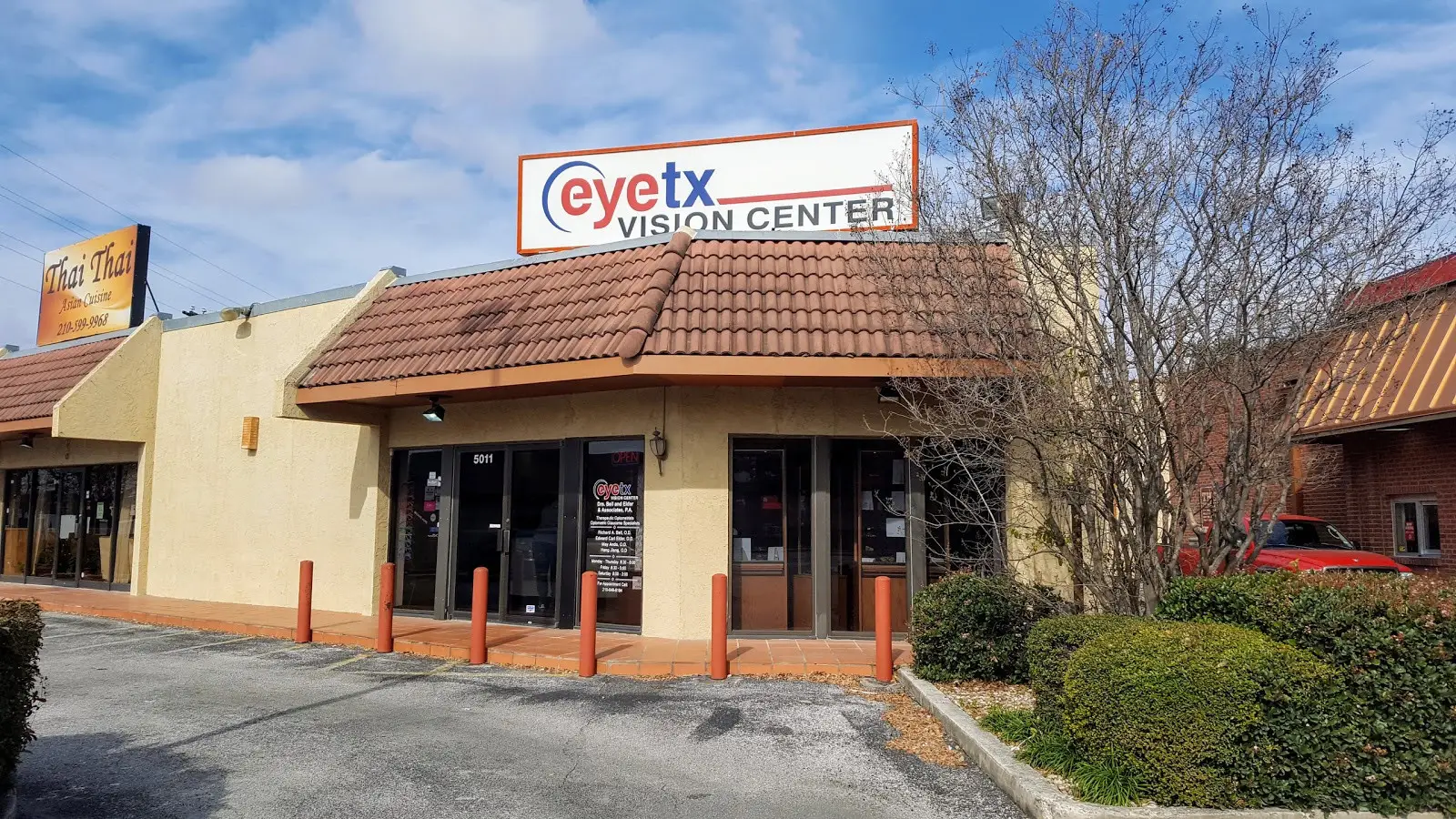Exterior view of Walzem EyeTX optometrist's office.