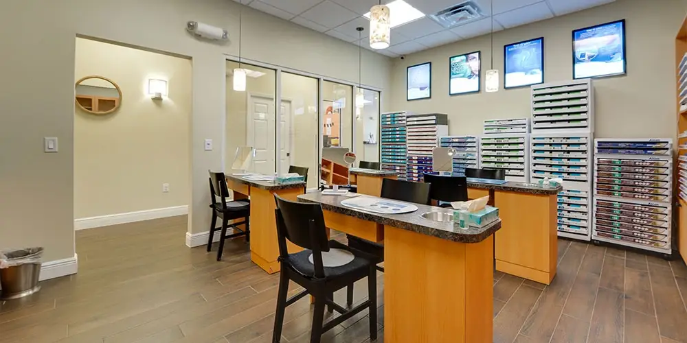 MacaliEyeClinic Contact lens room.