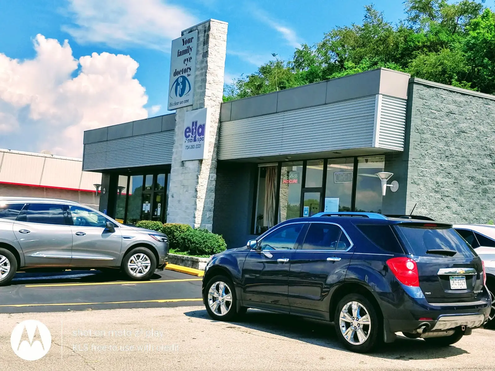 Family Eye Doctor exterior view of Optometry practice.