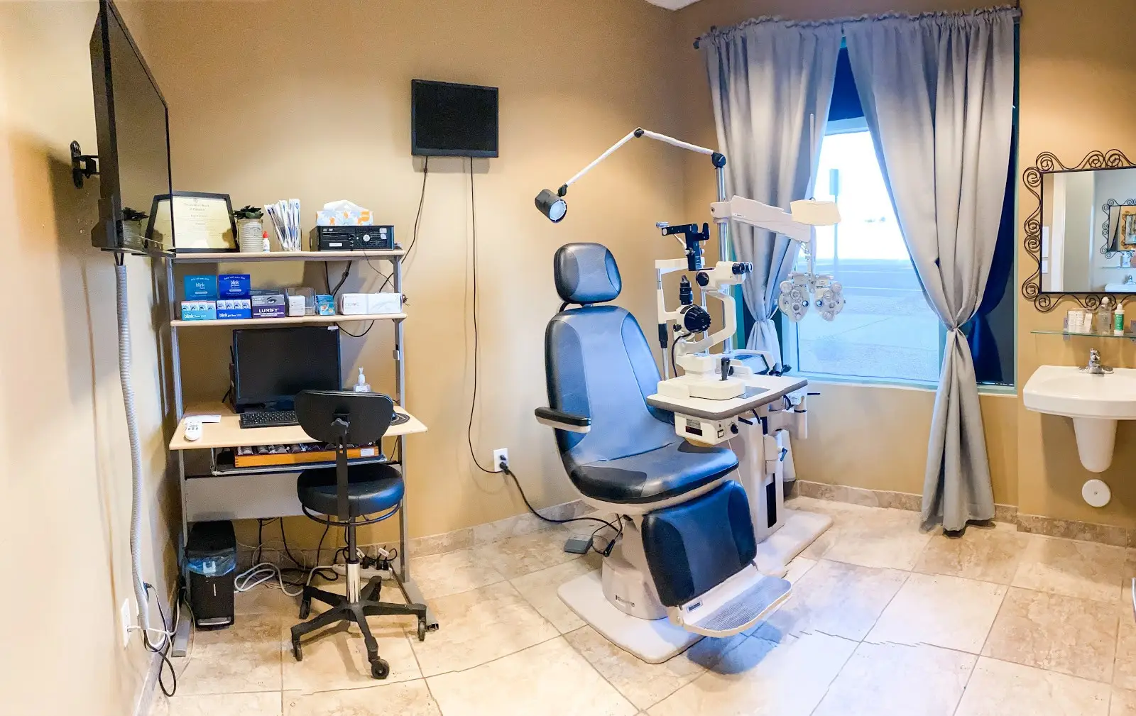 20/20 Image Eye Centers - Fountain Hills - Exam room