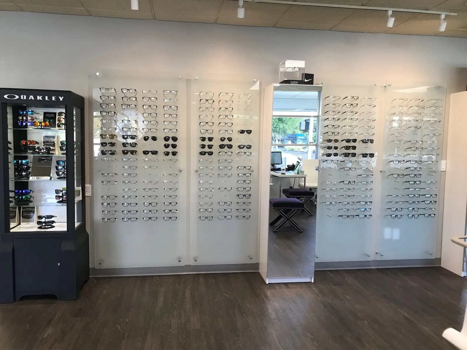 20/20 Image Eye Centers - Tempe - Eyeglass selection