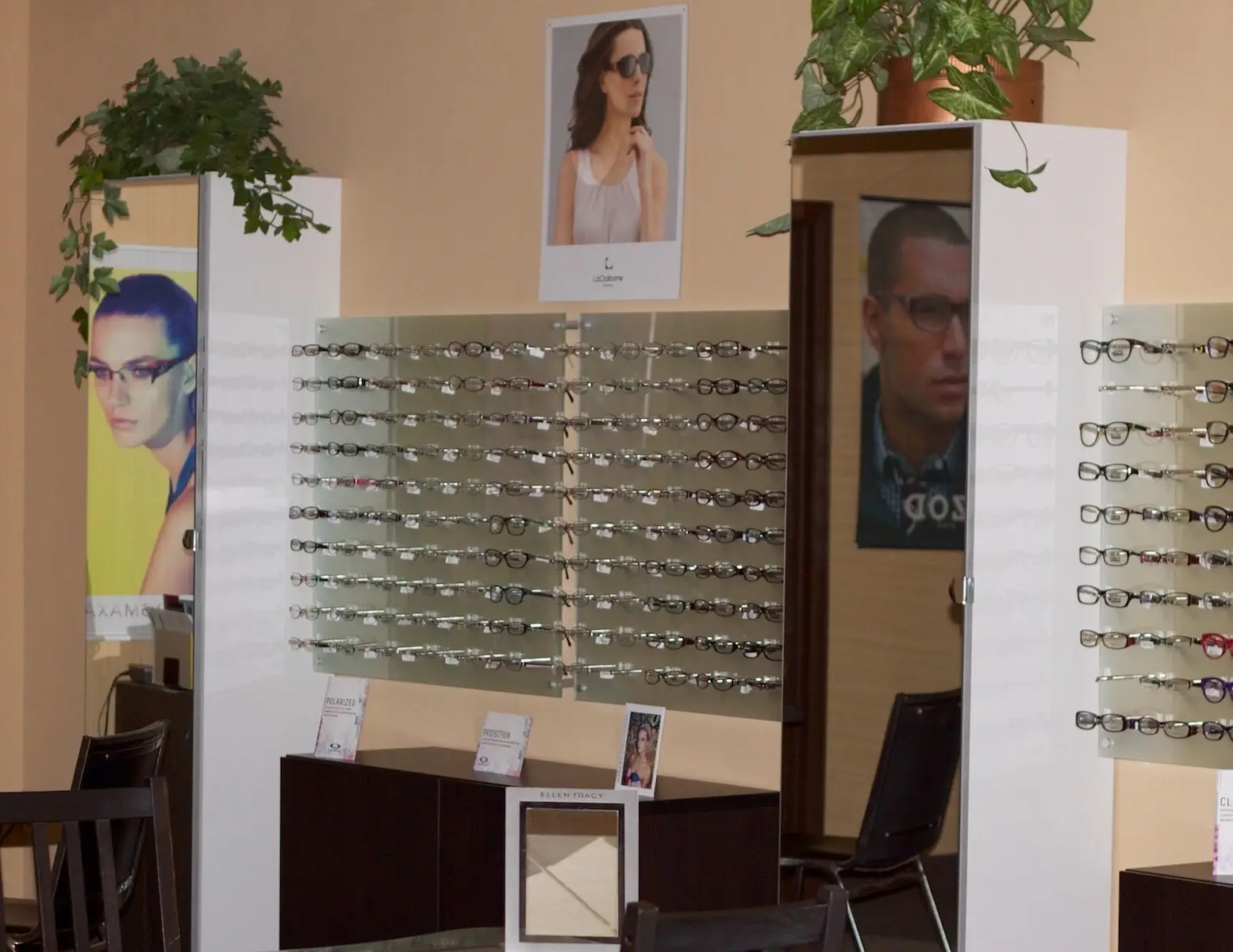 20/20 Image Eye Centers - Tempe - Eyeglass selection