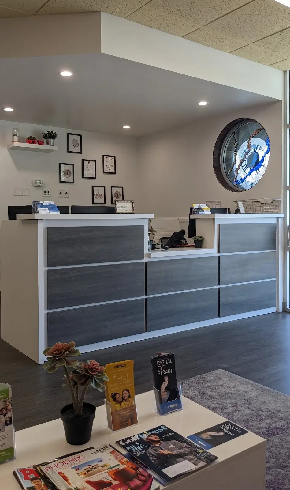 20/20 Image Eye Centers - Tempe - Front desk