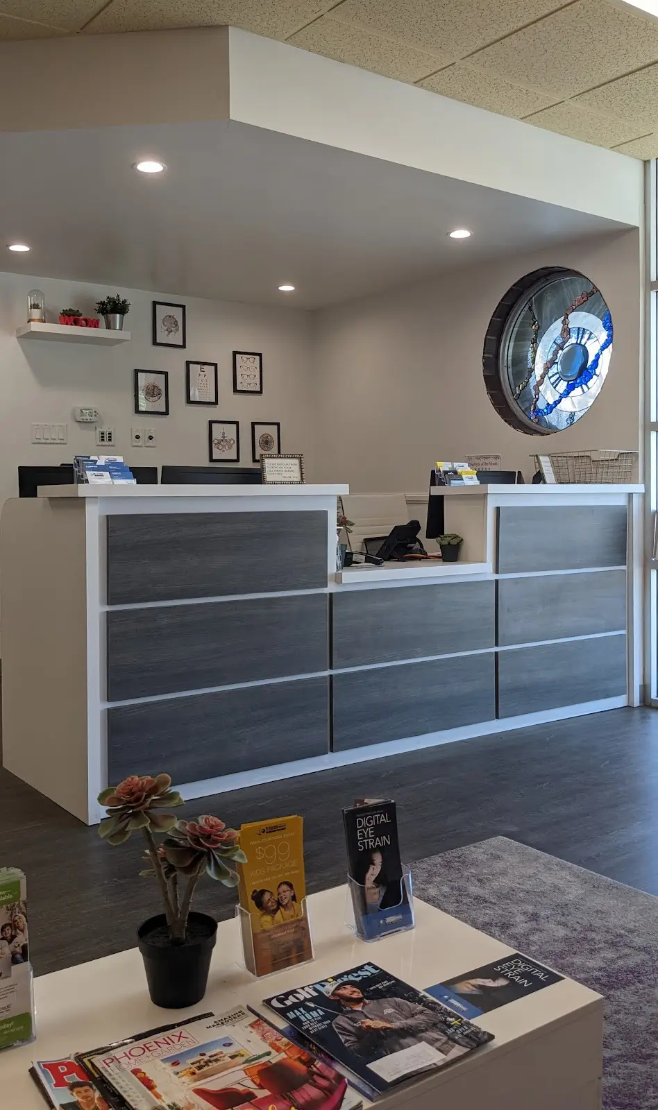 20/20 Image Eye Centers - Tempe - Front desk