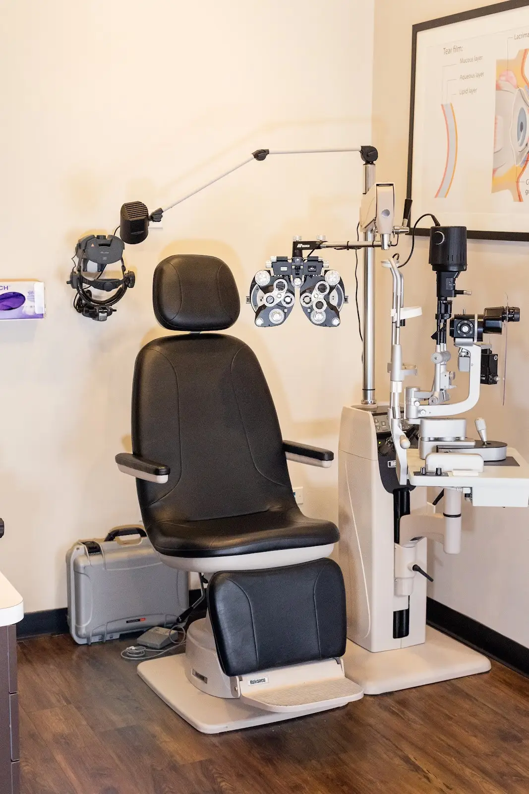 Eye Exam room at Advanced Eye Care Professionals 10320 South Cicero Avenue