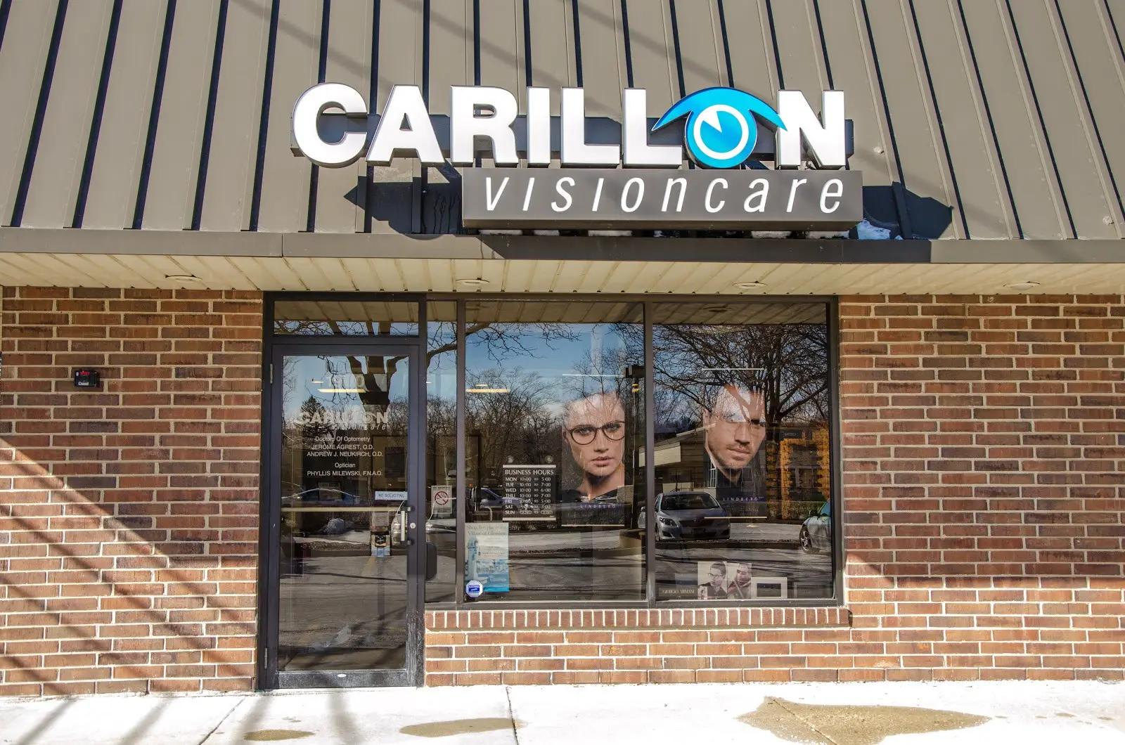 Exterior of Carillon Vision Care eye practice in Glenview Illinois.