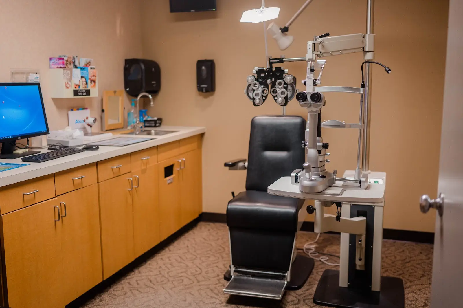 Exam room at ECS Illinois Quincy
