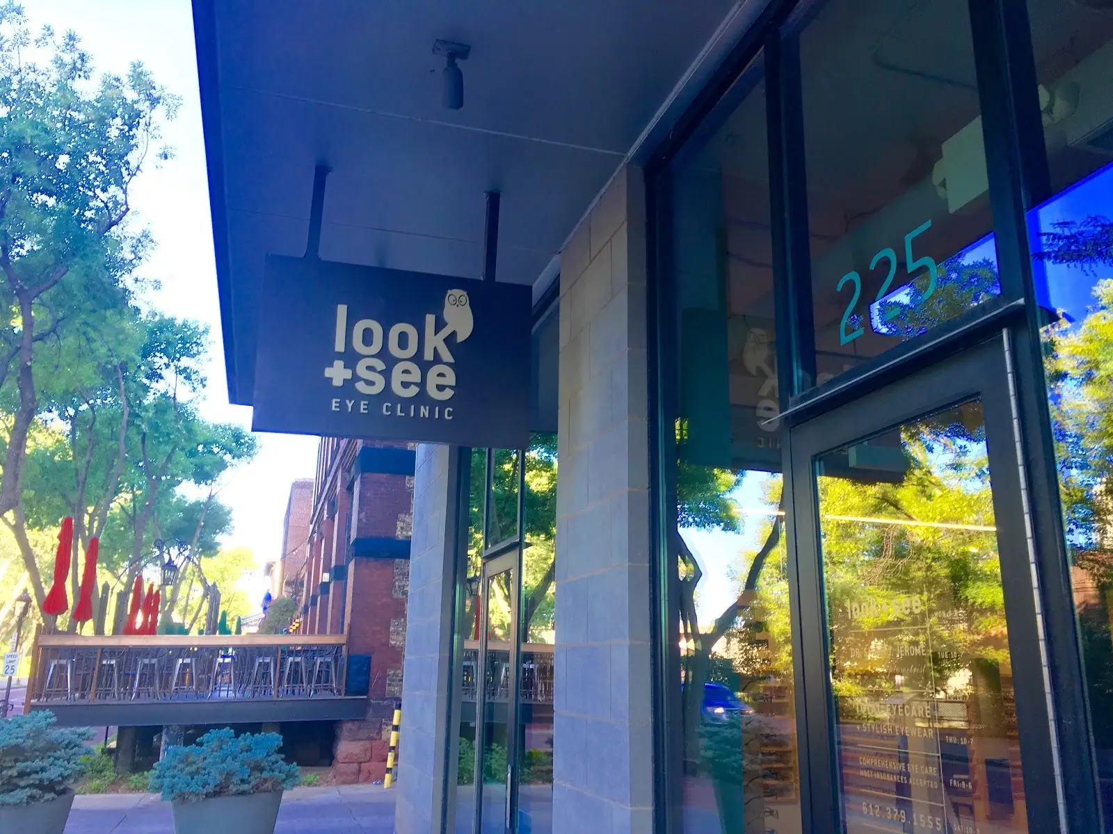 Street sign for Look+See