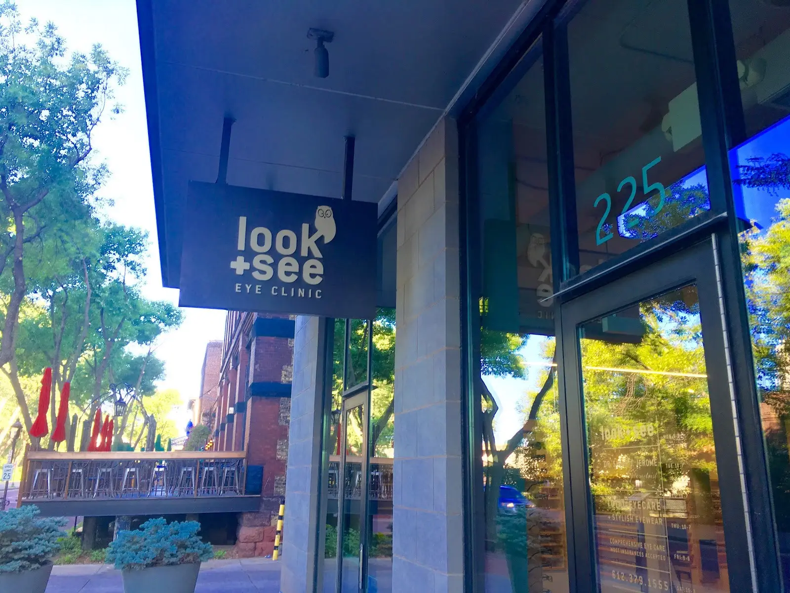 Street sign for Look+See