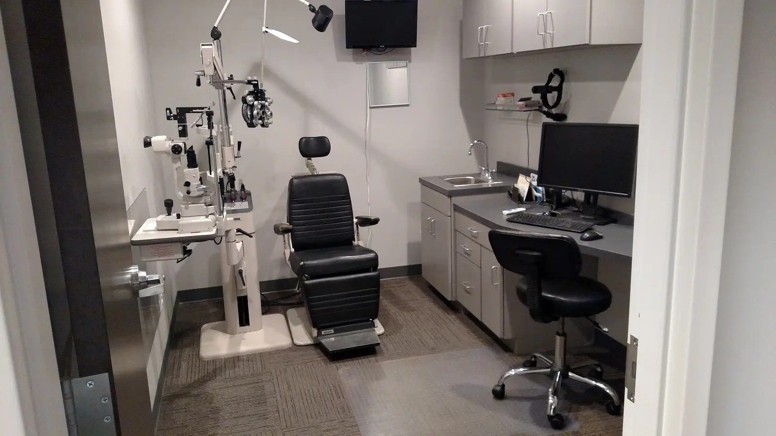 Exam room inside Warsaw Family EyeCare