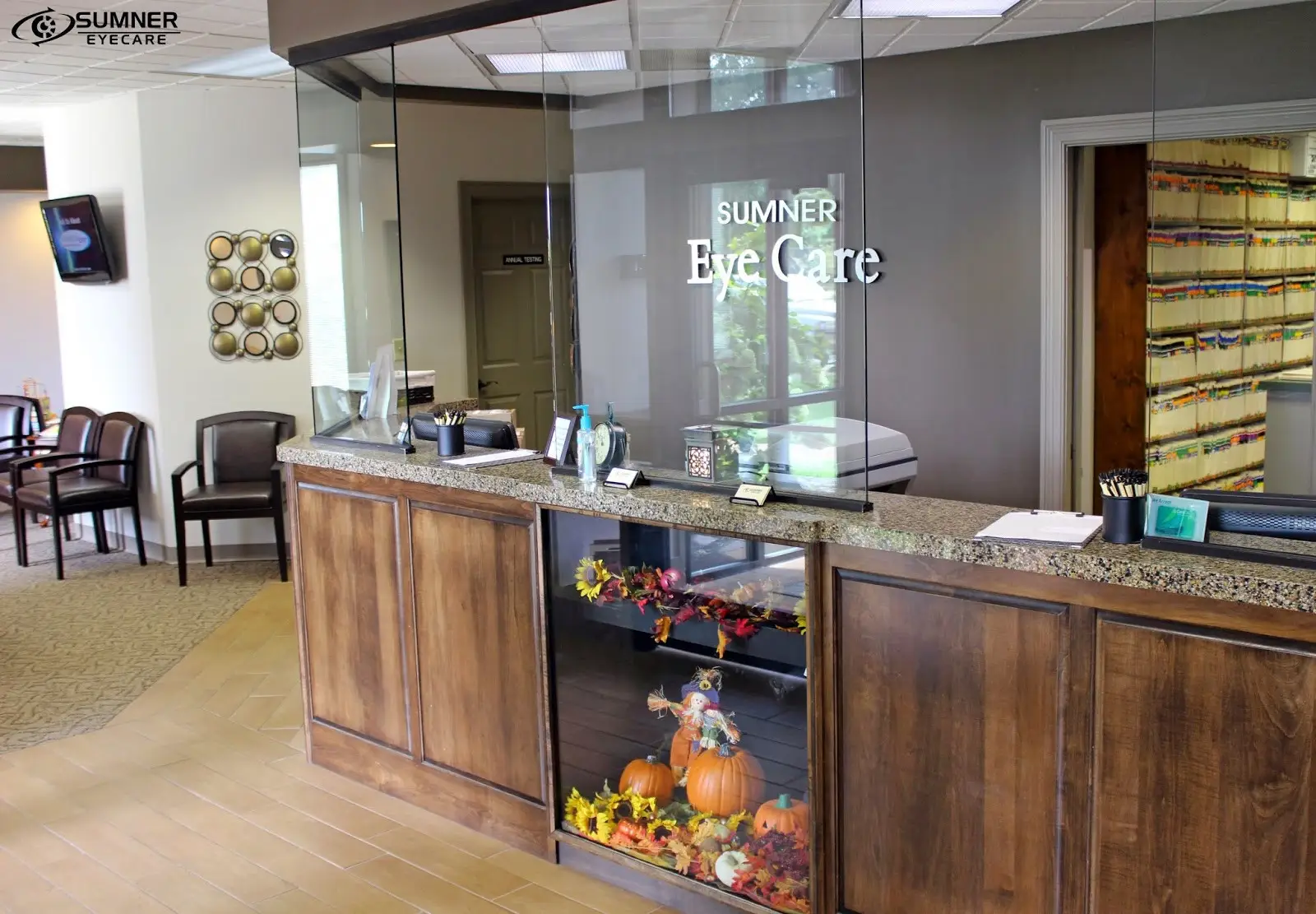 Sumner Eyecare - Gallatin front desk.