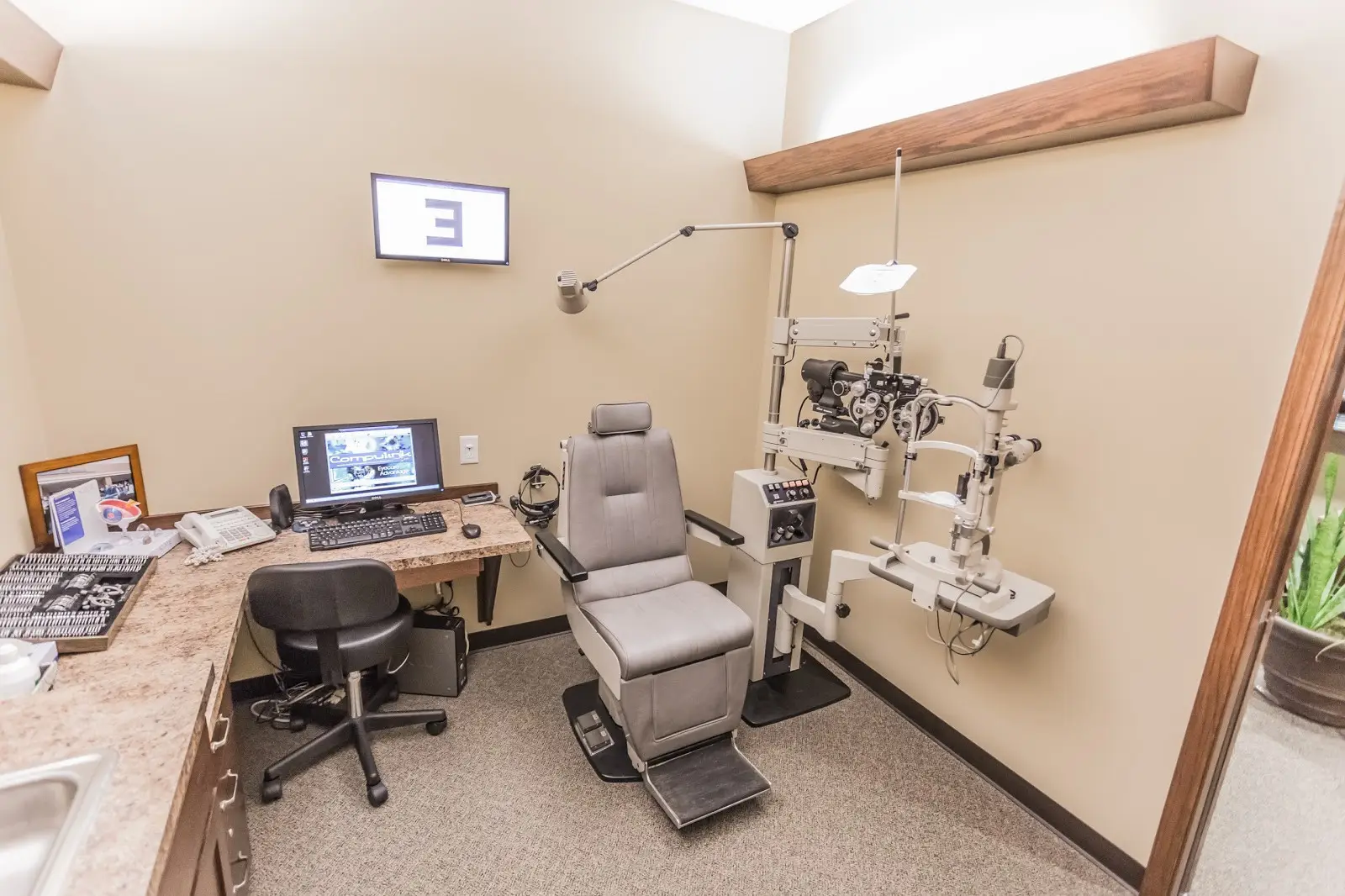 Advanced Eyecare South Exam Room