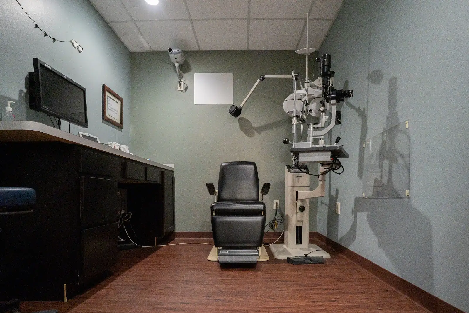Eye exam at Family Eyecare Clinic - Mentor 7200 Mentor Avenue