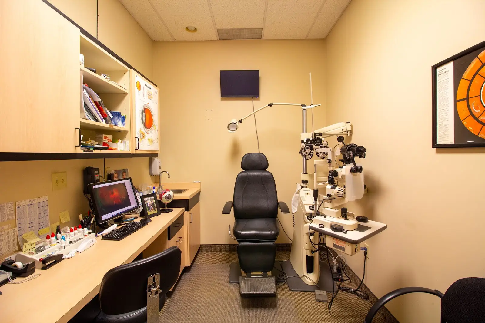 Washington Square EyeCare eye exam room.