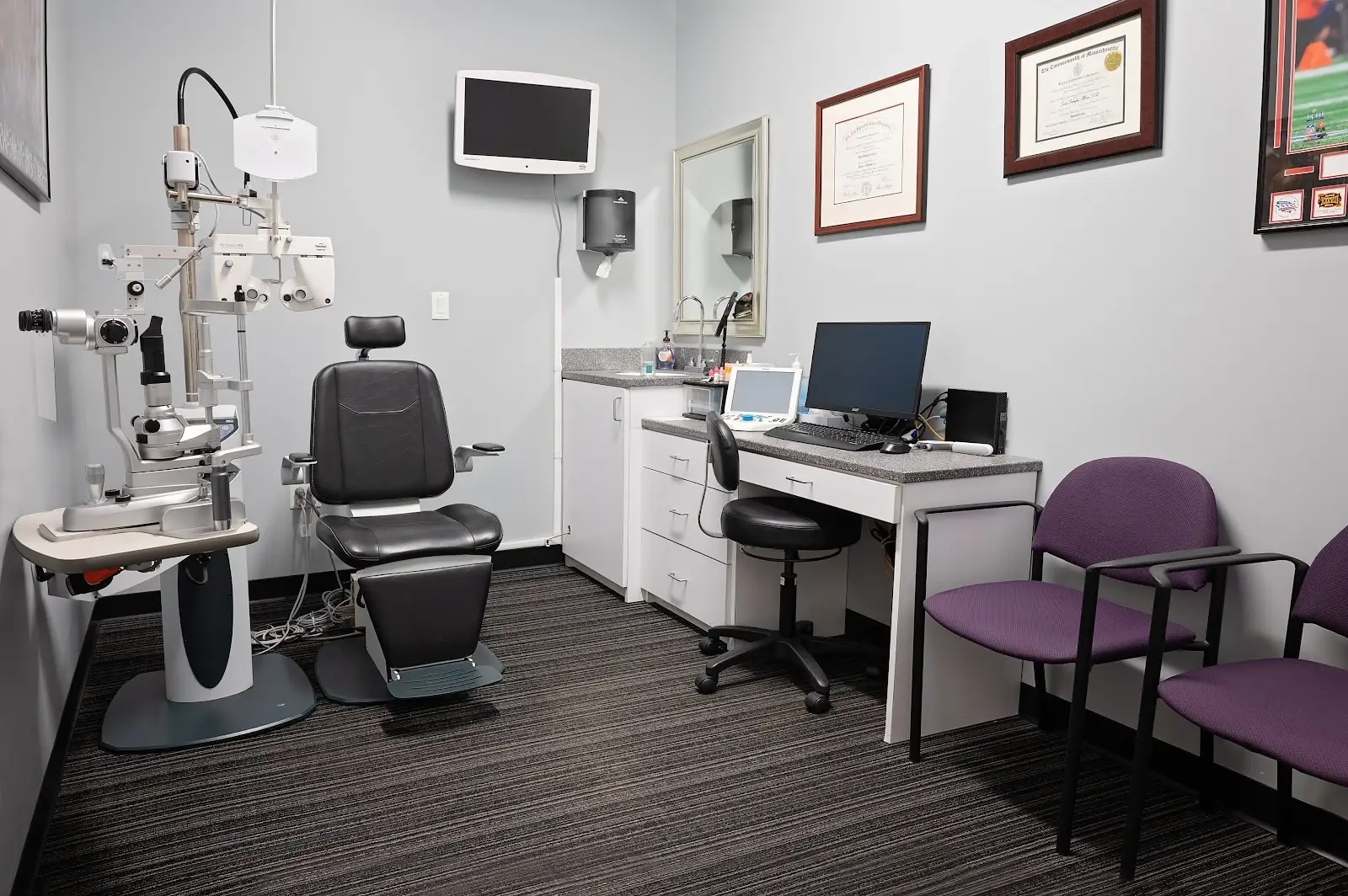 Exam room at Heller Eyecare.