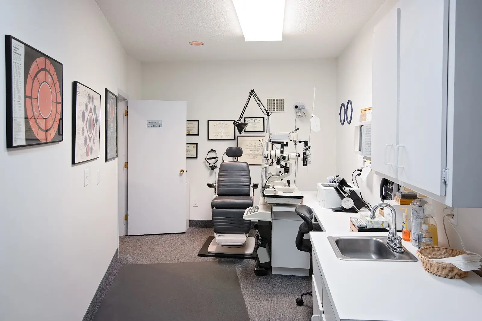 Exam room at Niro Eye Care and Associates.