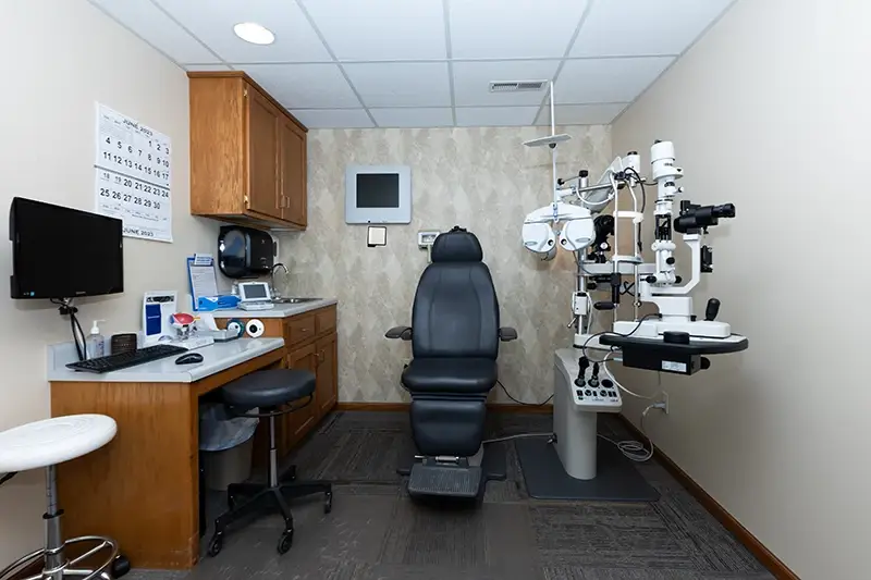 Dr. Brian Eveland - camdenton eye exam room