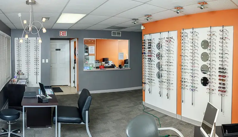 Frame display inside Forniss Optometric