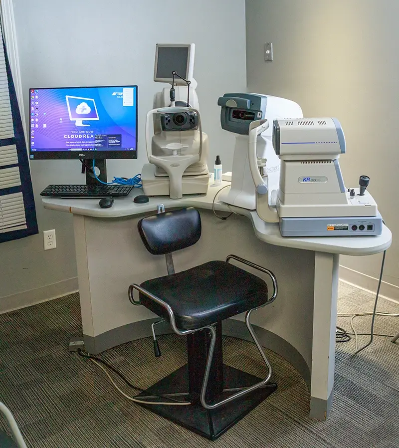 eye exam equipment at Forniss Optometric