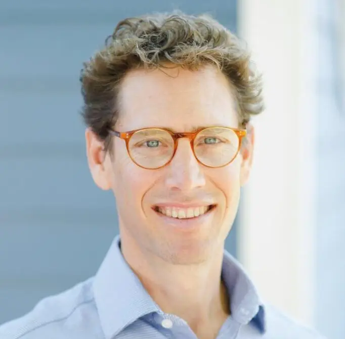 Photograph of Matthew Vizithum
