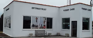 The store front of Southampton Optiks in Southampton, NY
