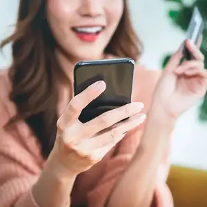 girl with mobile