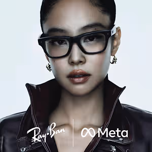 Image of a woman wearing Ray-Ban glasses and a leather jacket with the Ray-Ban and Meta logos