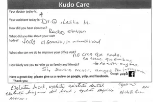 A handwritten form is filled out in Spanish, with sections for doctor's name, assistant's name, how they heard about the service, what they liked about the visit, suggestions for improvement, likelihood of referring others, and a thank you note.
