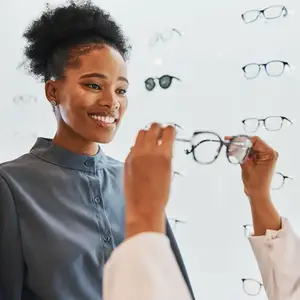 woman eyeglasses fitting