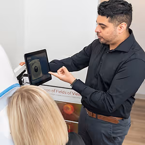 female eye disease eye exam